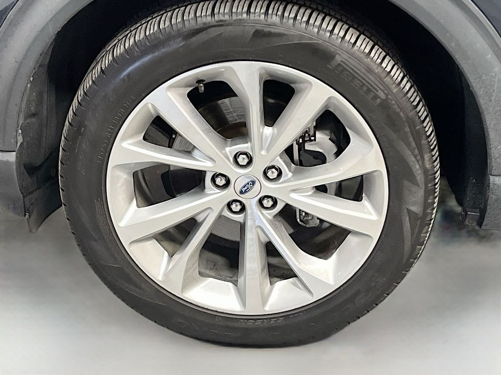 Used 2022 Blue Metallic Ford Platinum image 33
