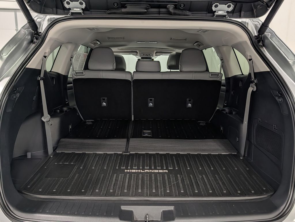 Used 2025 Toyota Highlander SUV
