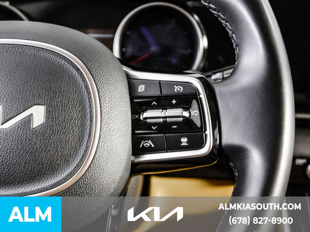 2024 Kia Carnival EX photo 25