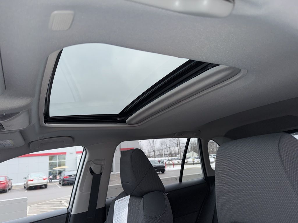 Thumbnail: 2025 Toyota RAV4 - 20