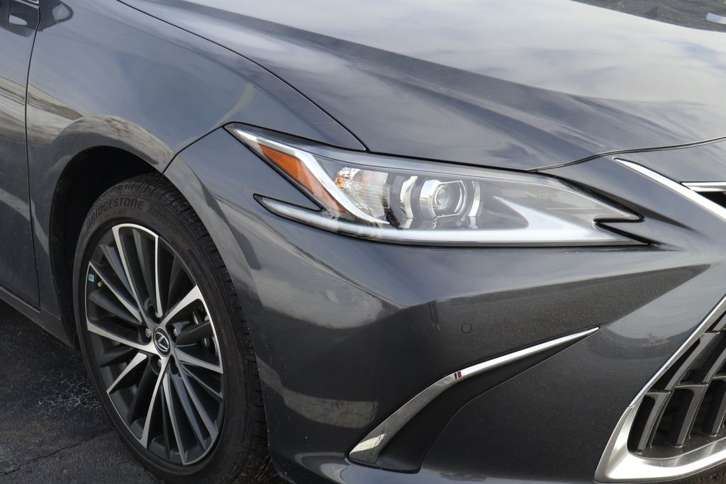 Thumbnail: 2022 Lexus ES - 4