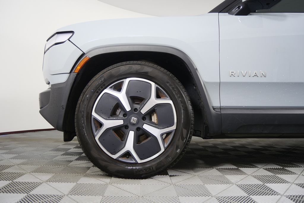Thumbnail: 2023 Rivian R1S - 7