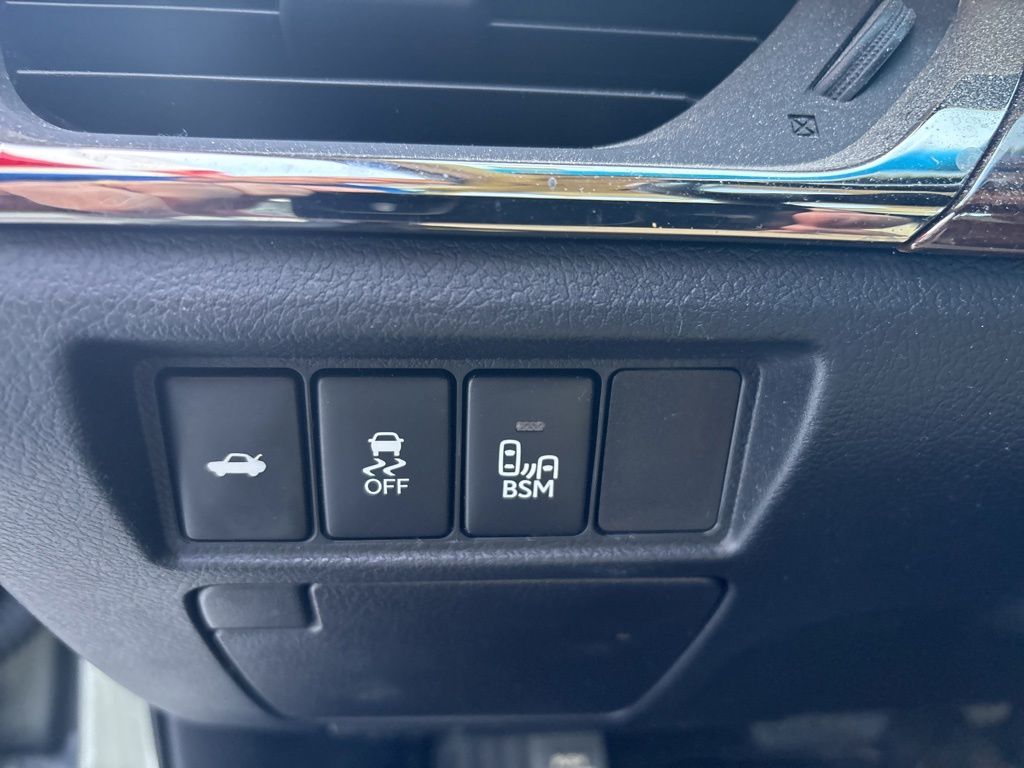 Used 2013 Green Toyota XLE Touring image 21