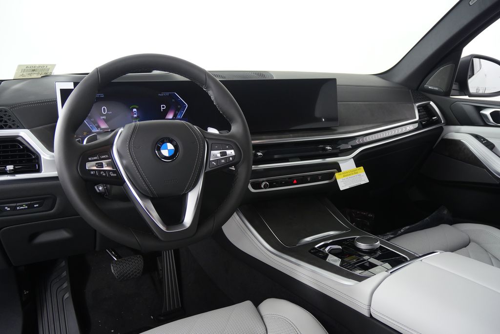 Thumbnail: 2026 BMW X5 - 17