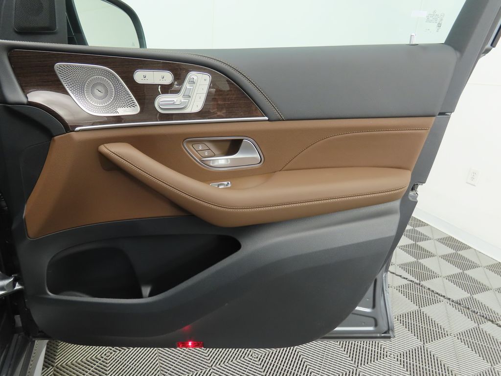 Thumbnail: 2026 Mercedes-Benz GLE - 25