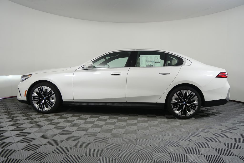 Thumbnail: 2026 BMW 5 Series - 6