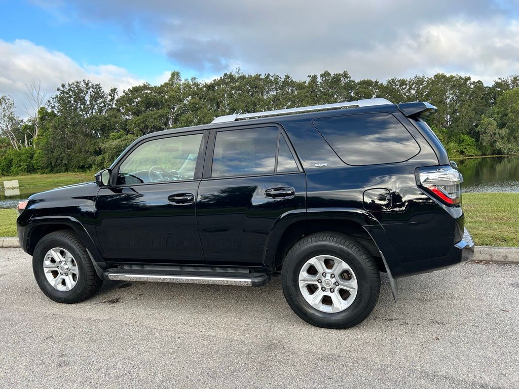 Thumbnail: 2017 Toyota 4Runner - 3