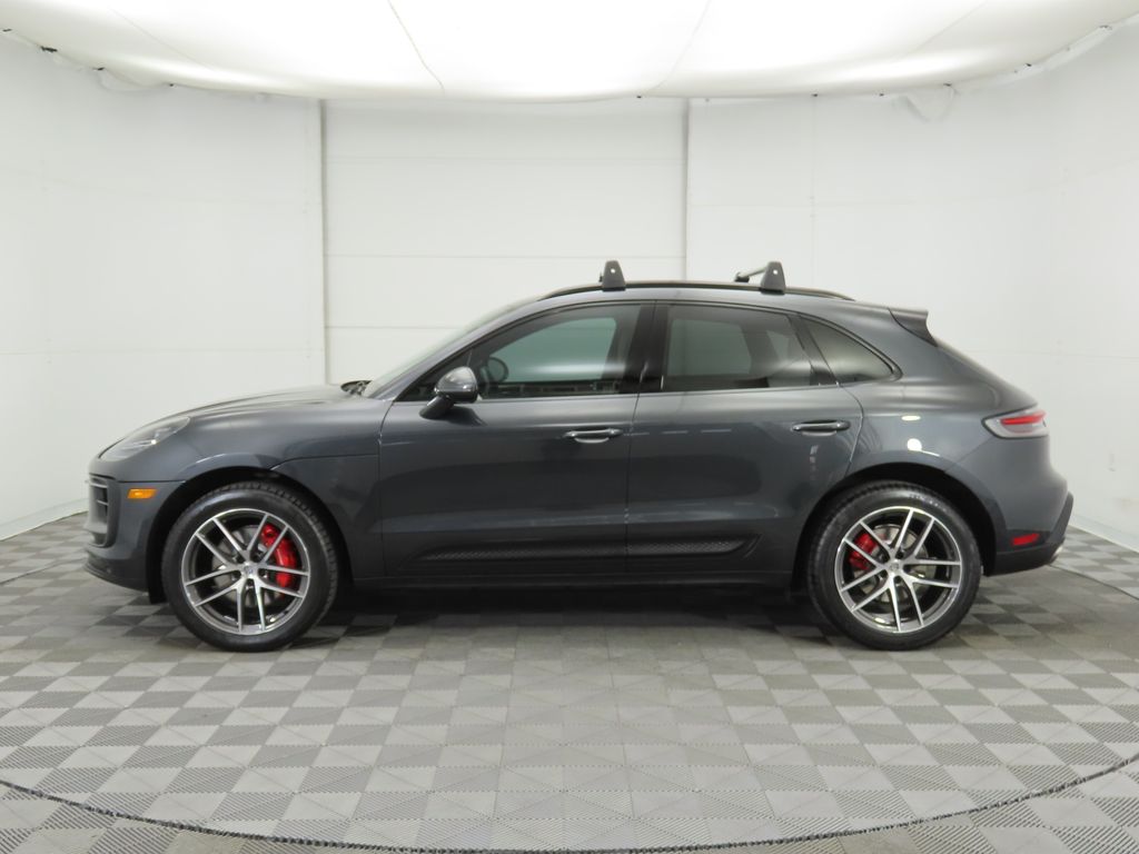 2022 Porsche Macan S 8