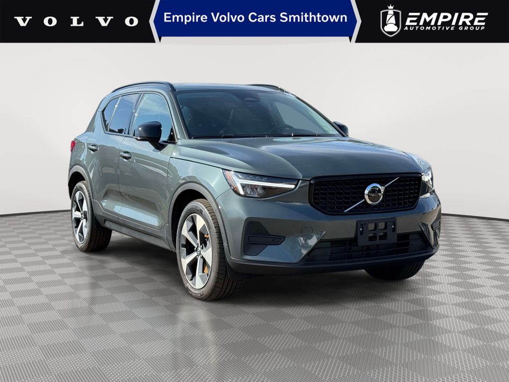 2026 Volvo XC40 B5 Core AWD