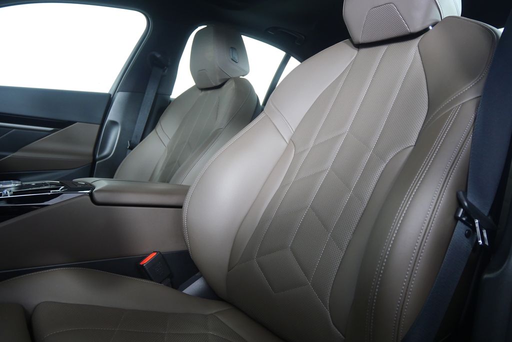 Thumbnail: 2025 BMW 5 Series - 11