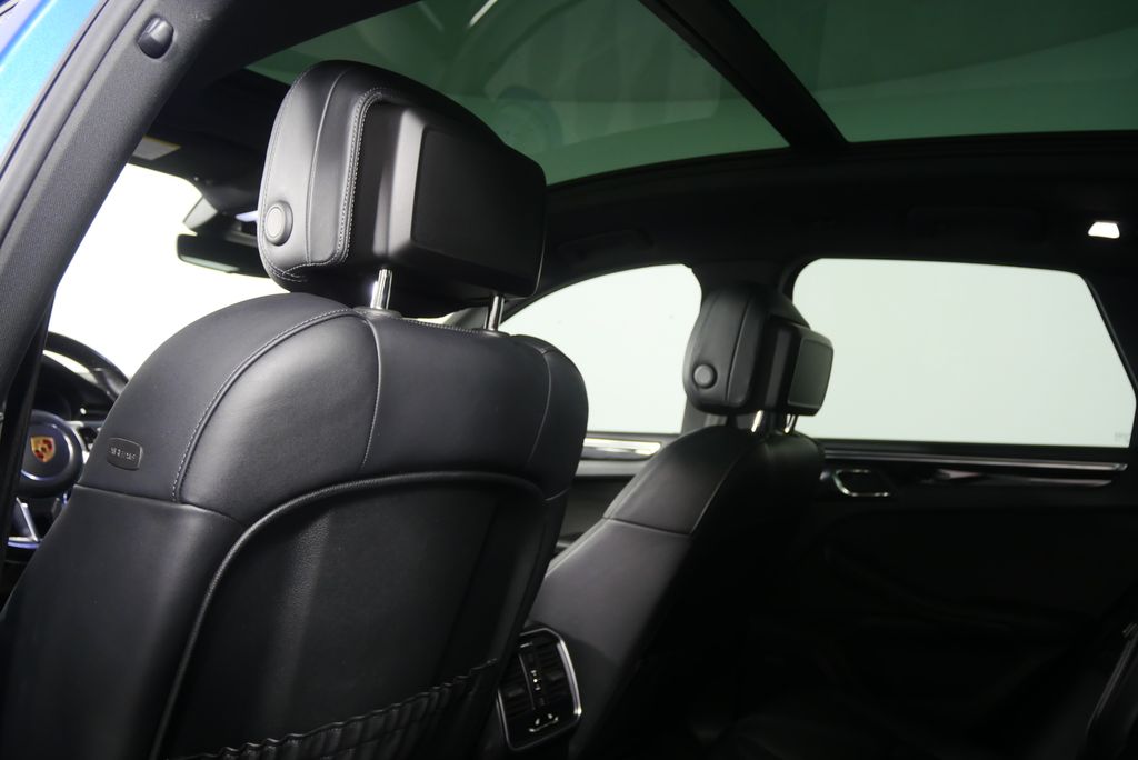 Thumbnail: 2020 Porsche Macan - 16