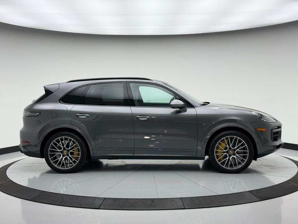 2021 Porsche Cayenne Turbo 9