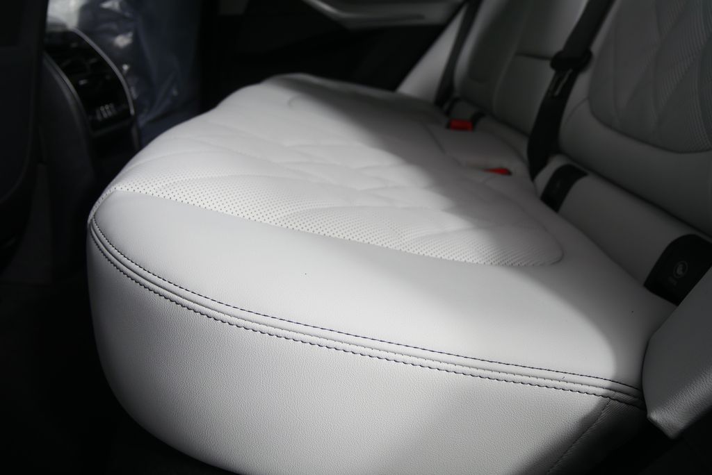 Thumbnail: 2026 BMW X5 - 15