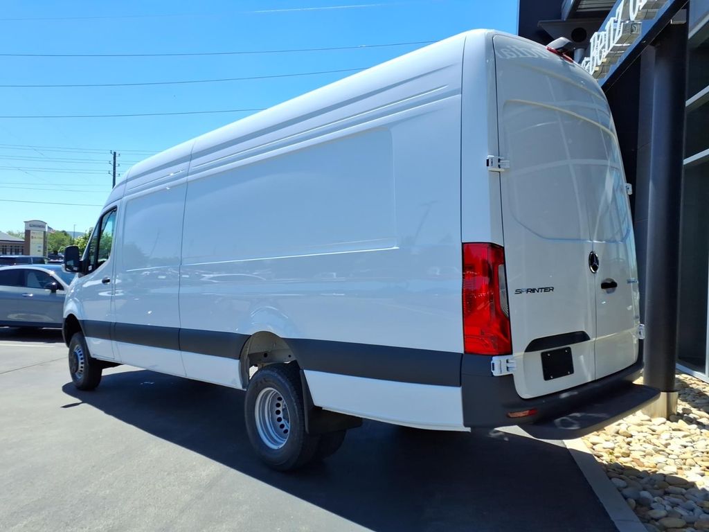 New 2026 Arctic White Mercedes-Benz Cargo 170 WB image 4
