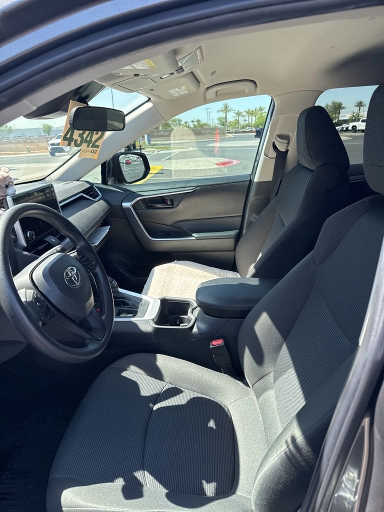 2023 Toyota RAV4 LE 4