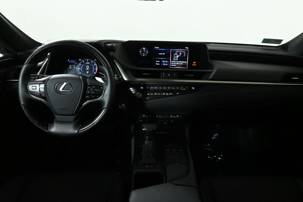 Thumbnail: 2021 Lexus ES - 17