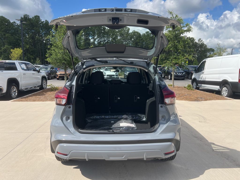 2024 Boulder Gray Pearl Nissan Kicks SV FWD SUV