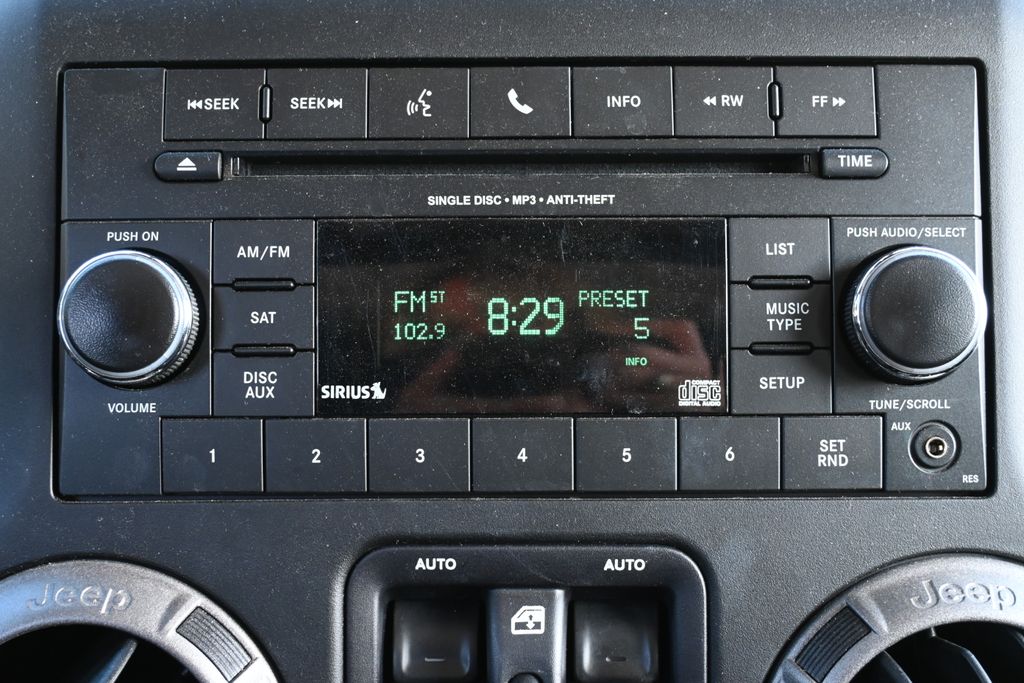 Thumbnail: 2015 Jeep Wrangler - 15