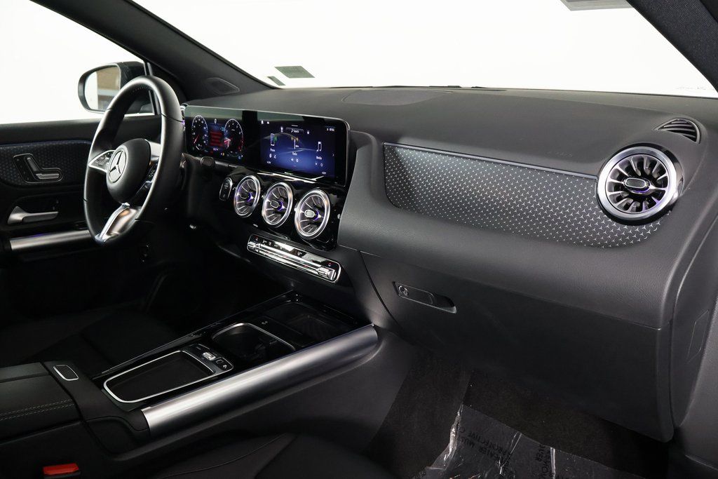 Thumbnail: 2025 Mercedes-Benz GLA - 9