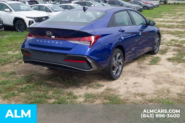 Used 2025 Blue Hyundai SEL Sport image 5