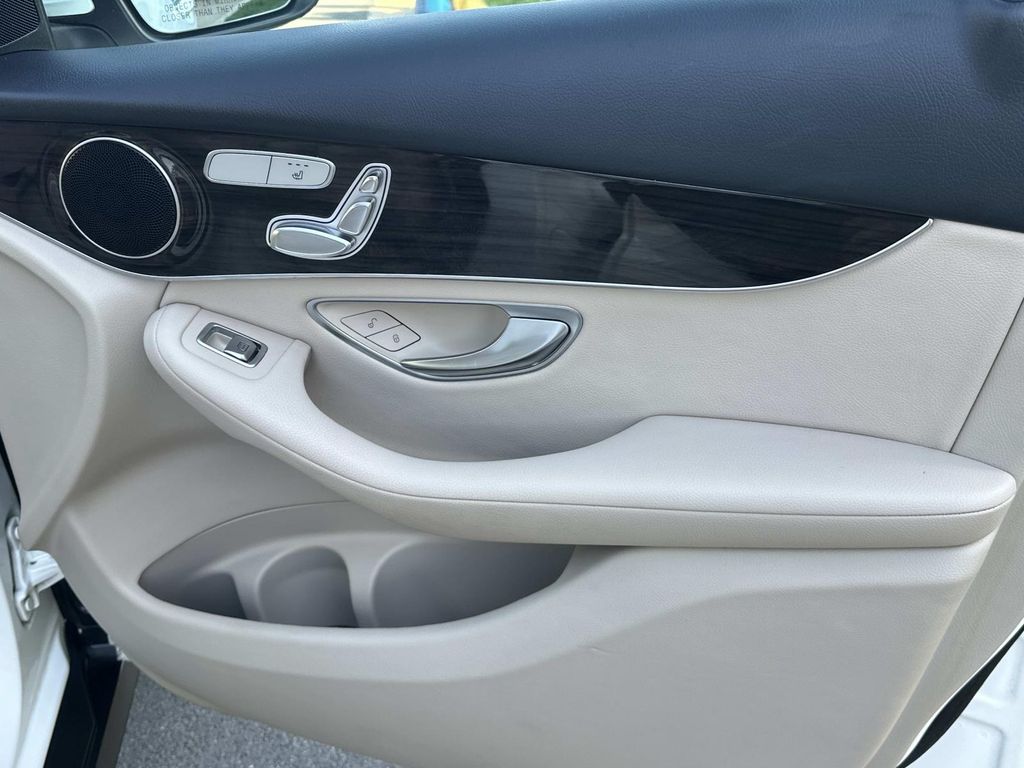 Thumbnail: 2018 Mercedes-Benz GLC - 19