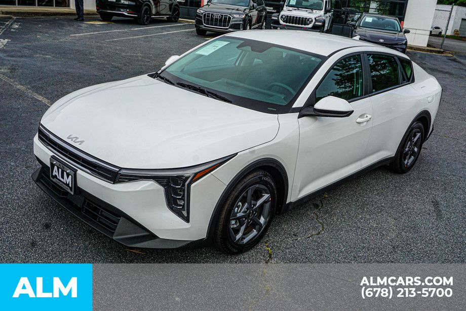 Used 2025 White Kia LXS image 14