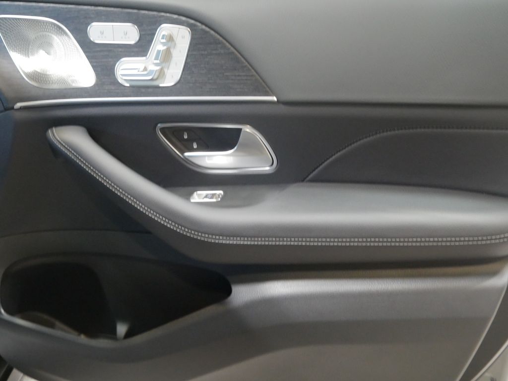 Thumbnail: 2026 Mercedes-Benz GLE - 28