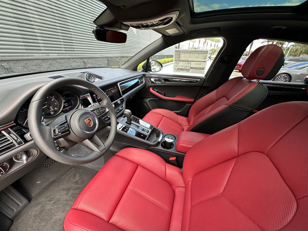 Thumbnail: 2026 Porsche Macan - 4