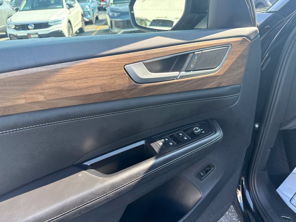 2024 Volkswagen Atlas 2.0T SE w/Technology Black at South Hills CDJR