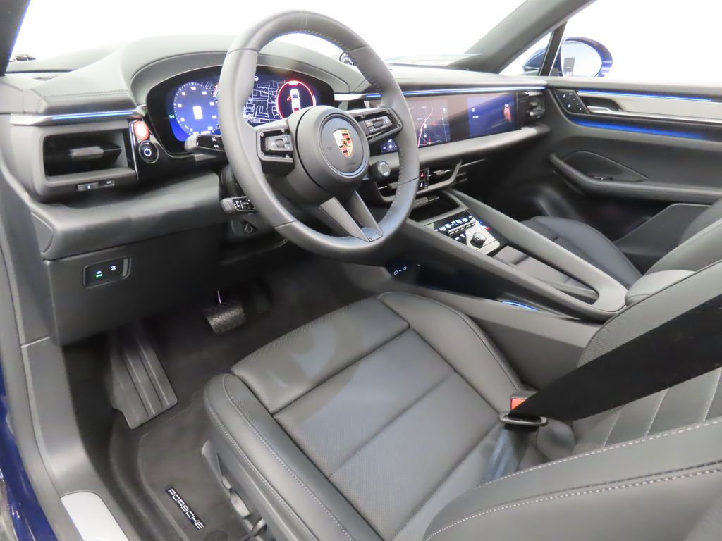 Thumbnail: 2024 Porsche Macan - 4