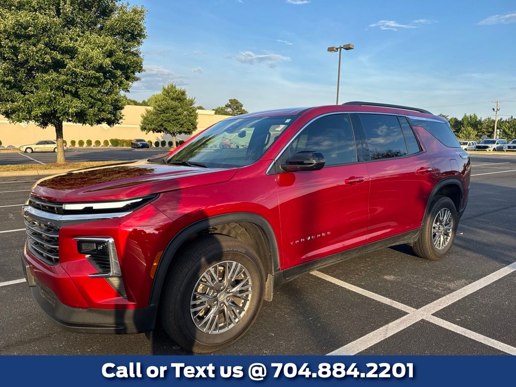 Radiant Red Tintcoat 2026 Chevrolet Traverse SUV / Crossover Front-Wheel Drive 8-Speed Automatic