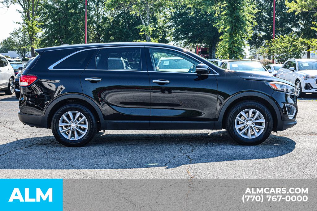Used 2018 Black Kia L image 10