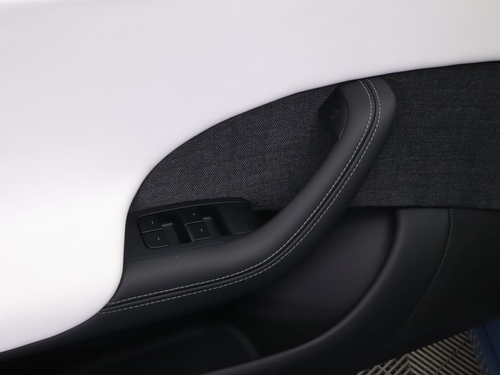 Thumbnail: 2026 Tesla Model S - 24