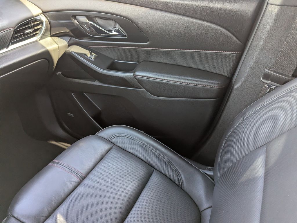 used 2022 Chevrolet Traverse car, priced at $29,593