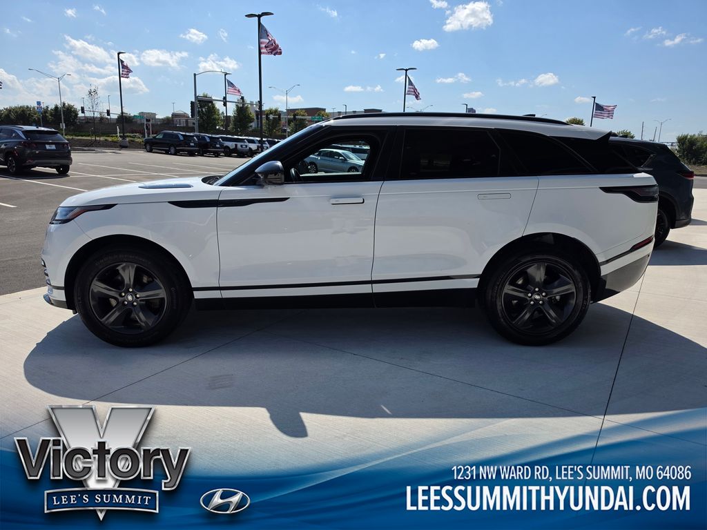 Used 2025  Land Rover Dynamic SE image 2