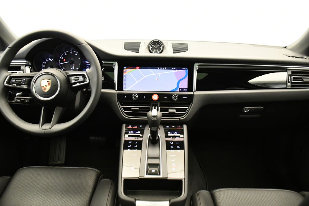 Thumbnail: 2026 Porsche Macan - 21