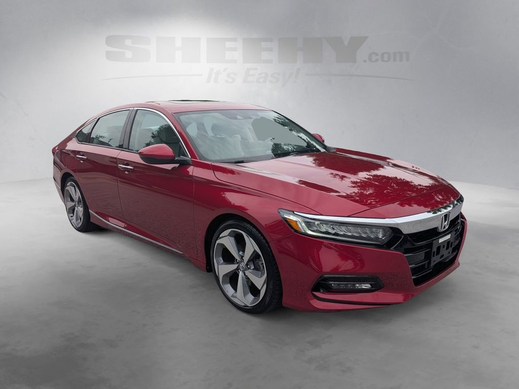 Used 2018 Red Honda Touring image 2
