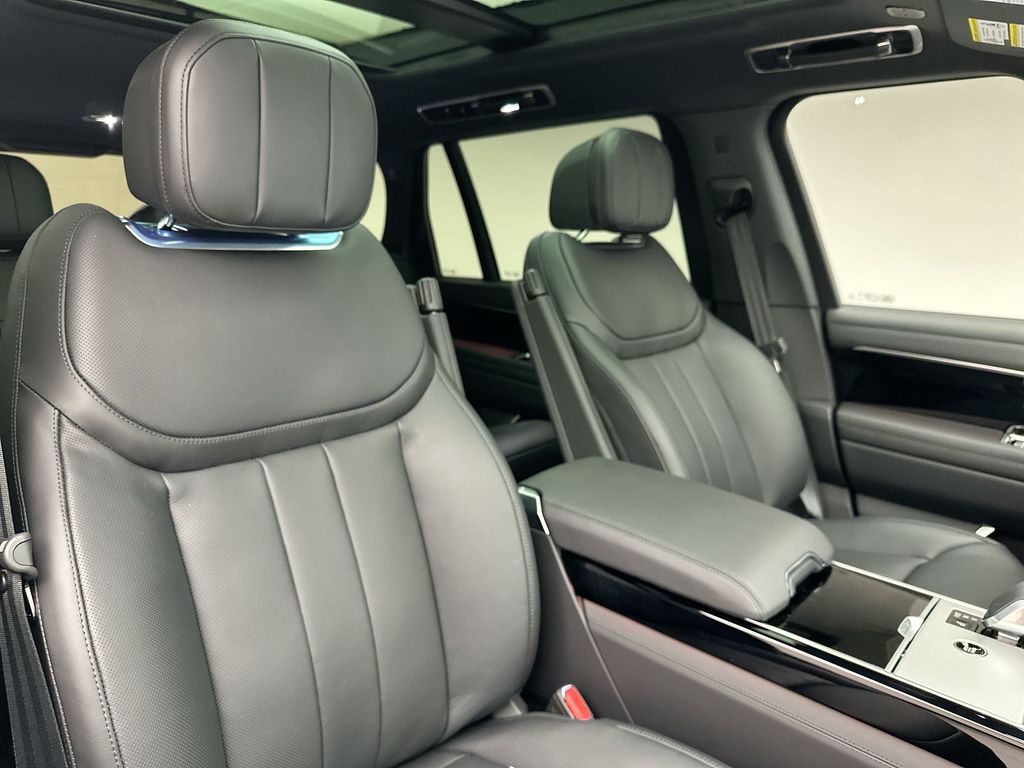 Thumbnail: 2026 Land Rover Range Rover - 6