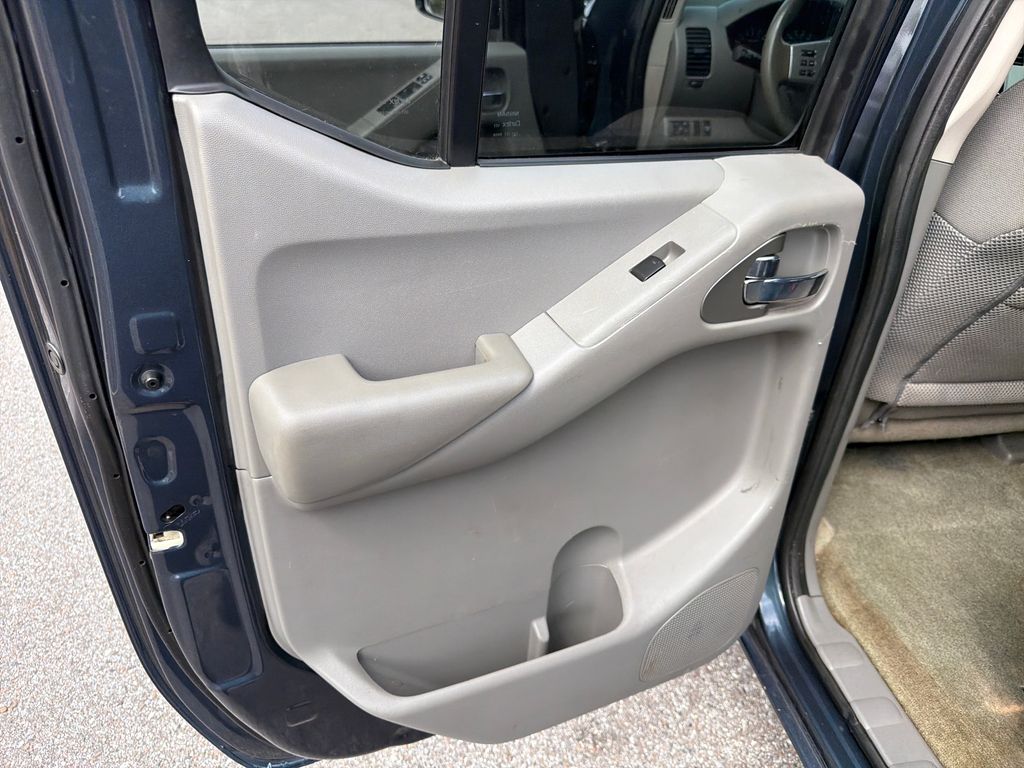 Used 2017 Nissan Frontier SV 4D Crew Cab