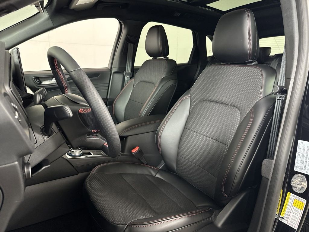 2024 Ford Escape ST-Line photo 15