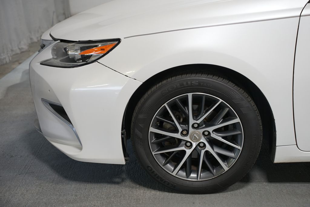 Thumbnail: 2017 Lexus ES - 5