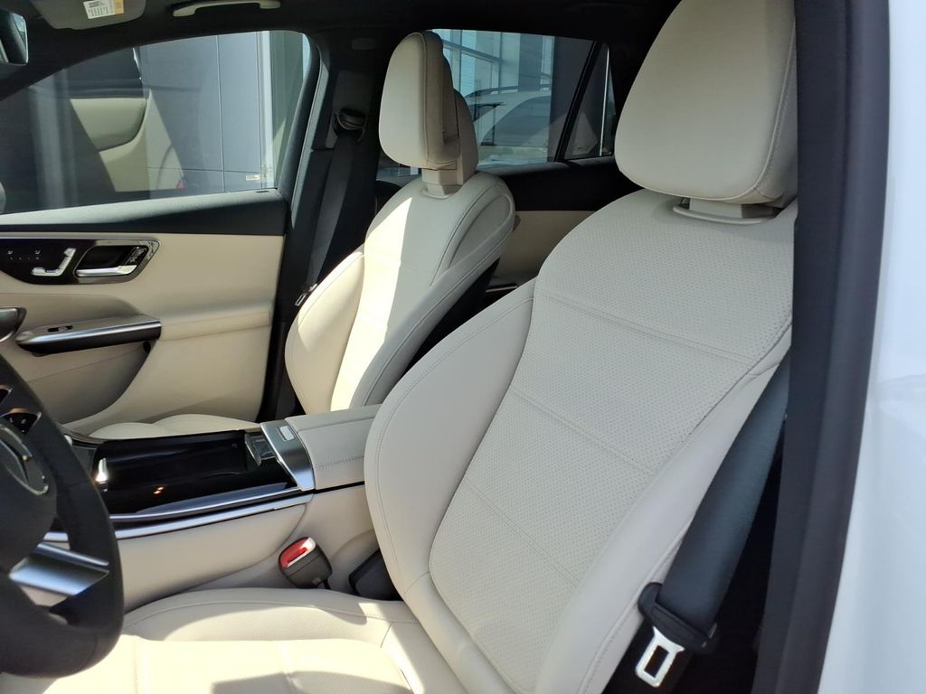 New 2027 Polar White Mercedes-Benz GLC 300 image 13