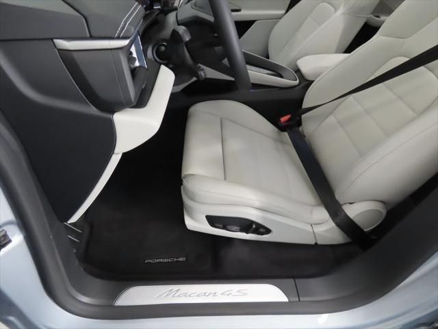 Thumbnail: 2025 Porsche Macan - 4