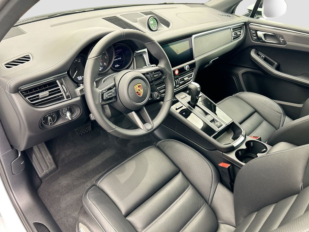 Thumbnail: 2026 Porsche Macan - 4