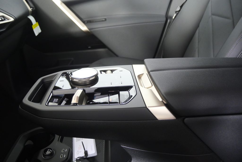 Thumbnail: 2026 BMW iX - 22