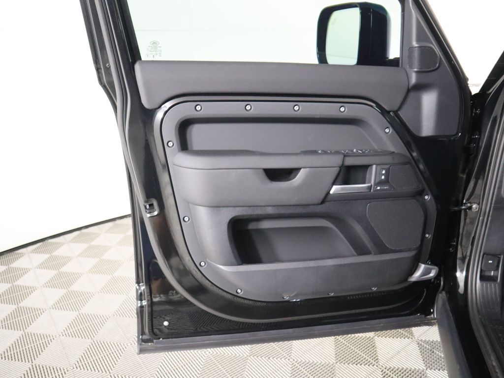 Thumbnail: 2025 Land Rover Defender - 25