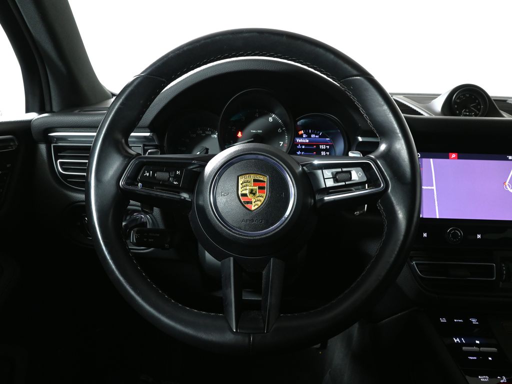 Thumbnail: 2022 Porsche Macan - 18