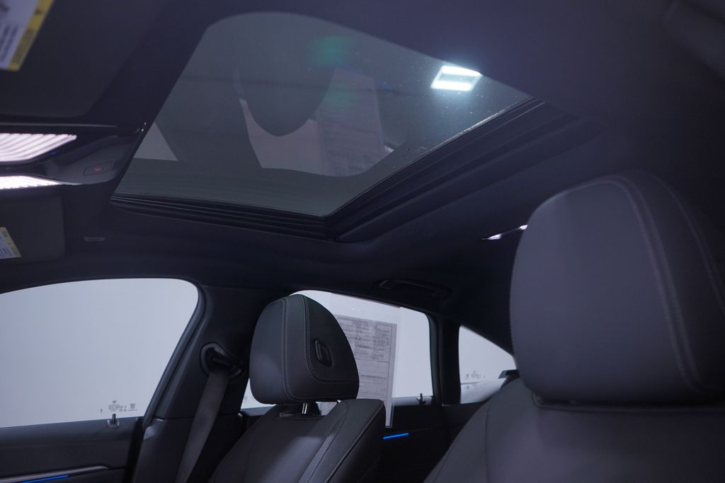 Thumbnail: 2025 BMW i4 - 8