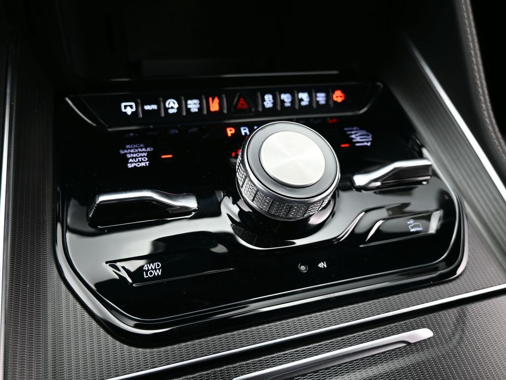 Used 2024 Diamond Black Crystal Pearlcoat Jeep Series II image 33