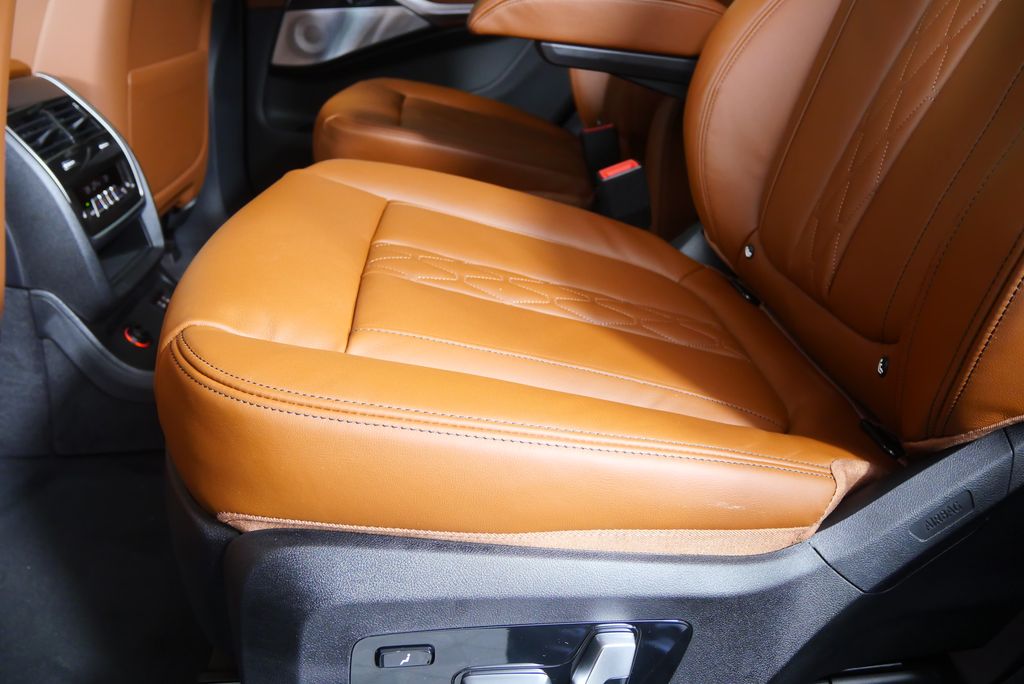 Thumbnail: 2026 BMW X7 - 16